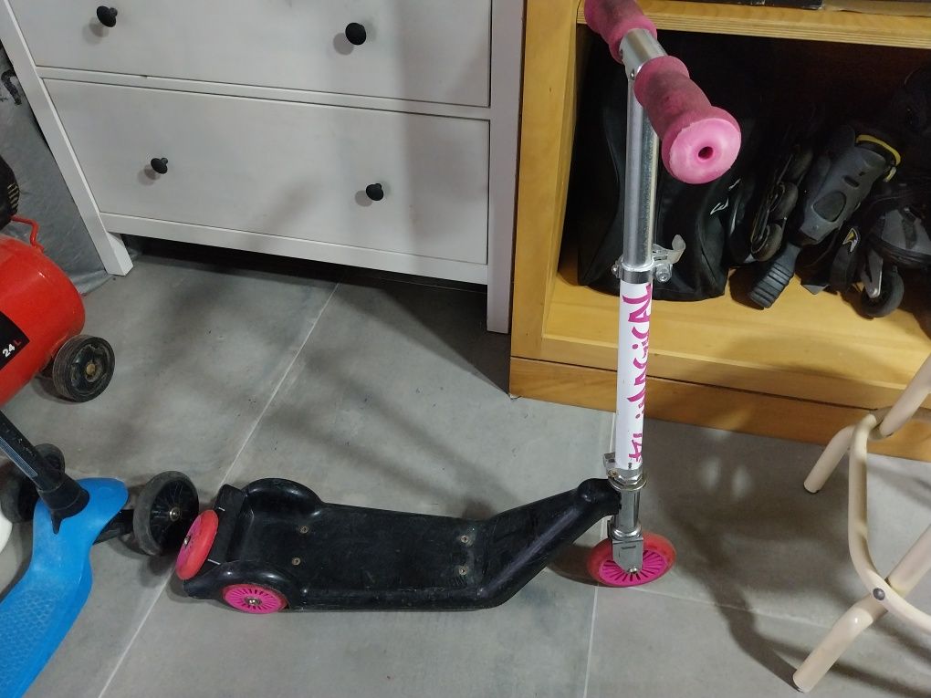 Da se Trotineta rosa e branca falta de espaço