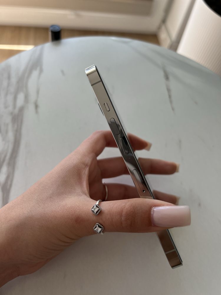 Iphone 13 PRO 256 gb + 11 etui w prezencie