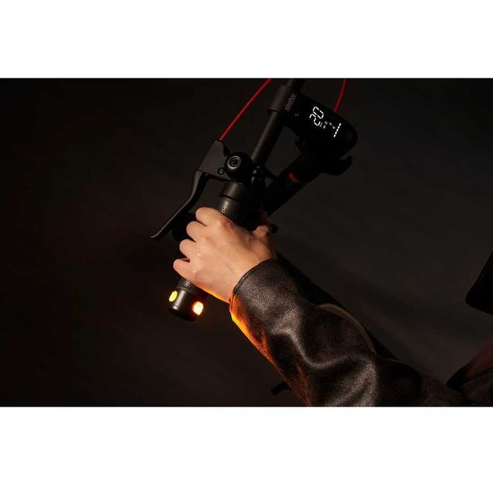 Ninebot KickScooter F2 Pro D
Hulajnoga elektryczna Segway, o mocy 450W