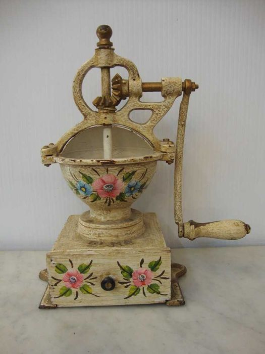 Colecção de Diversos Moinhos de Café Antigo