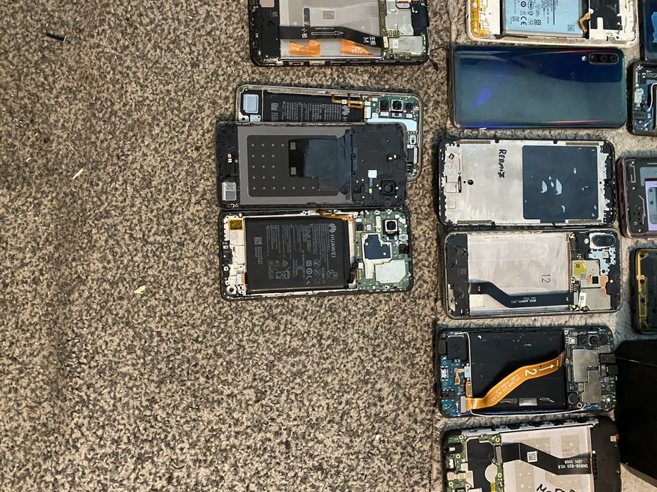 Telefony na części