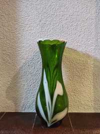 Sprzedam wazon wykonany ze szkła barwionego