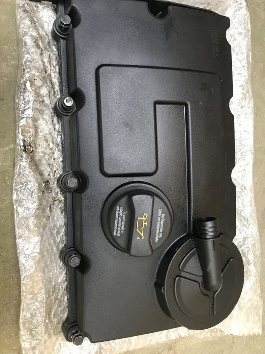 Клапанна кришка на мотор 2тді гольф туран мотор bkd