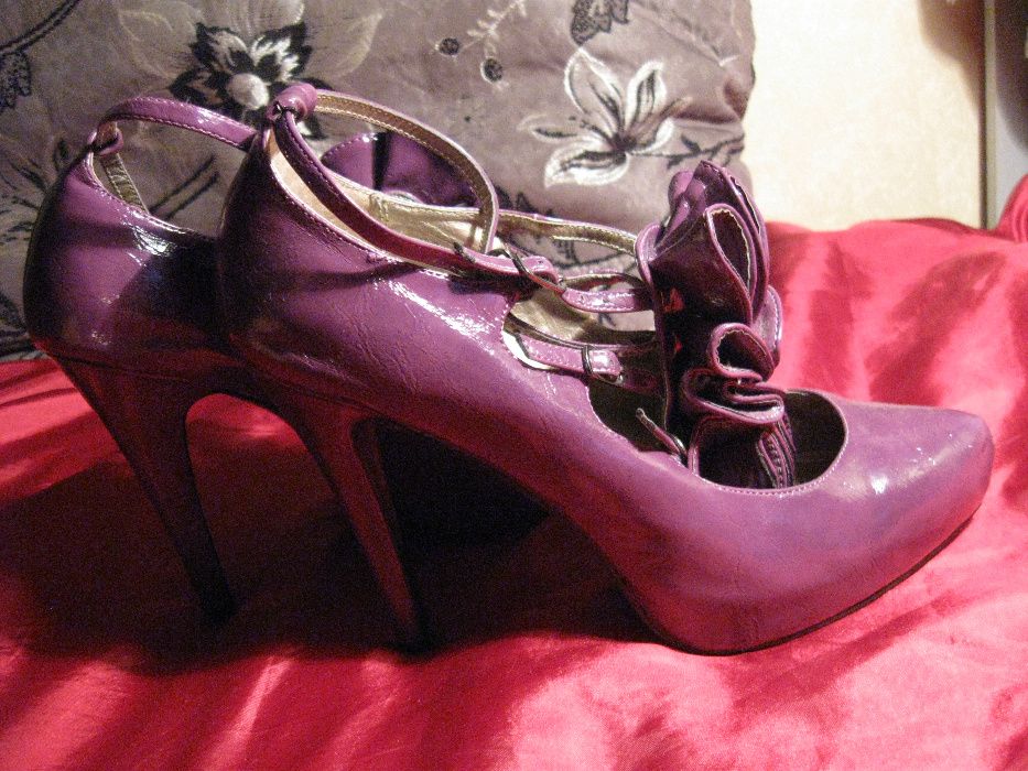 Туфли лабутены фиолетовые лаковые Р.40,5-40 ст.26см