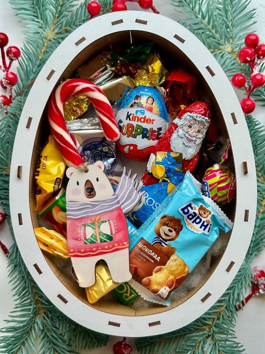 Солодкий подарунок Кіндер XXL на день св. Миколая, Різдво і Новий рік