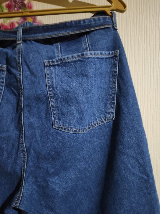 Жіночі джинси мом.