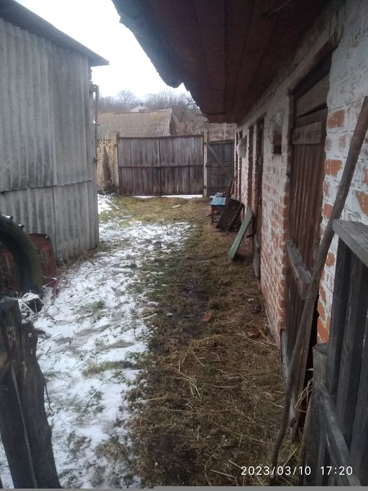 Гарний будинок в мальовничому селі...