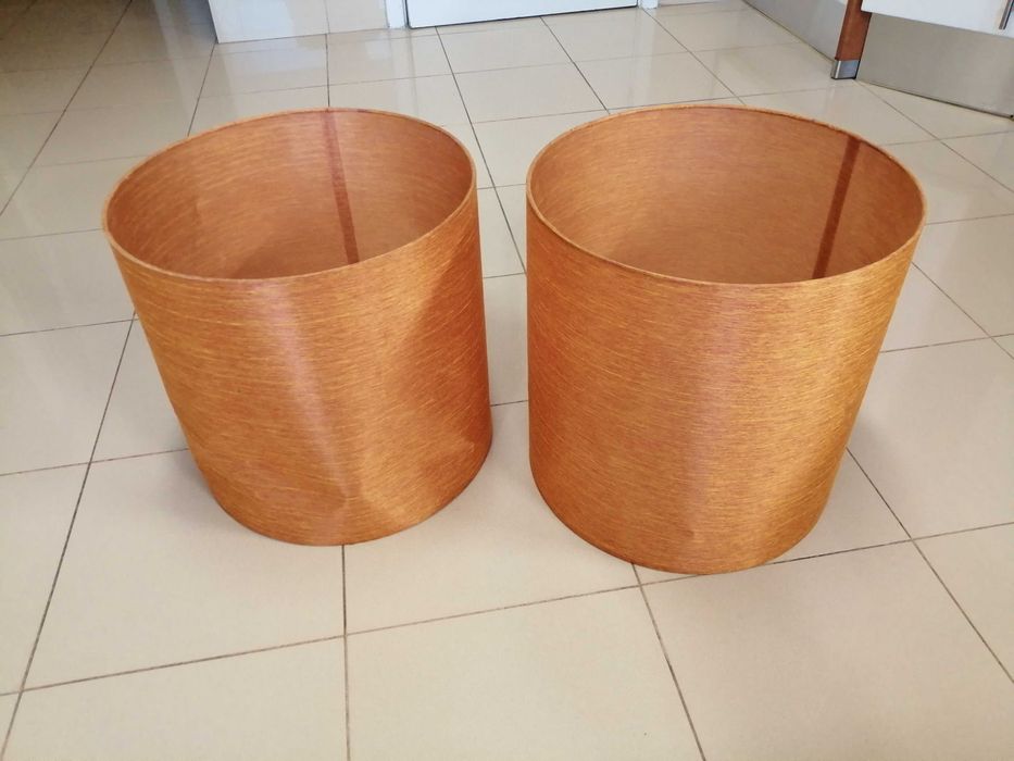 Abatjours (par) com 35cm de diâmetro e 34cm de altura