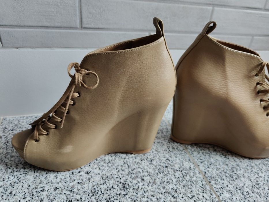 Stradivarius Letnie botki koturny eko skóra,  R. 37 beż