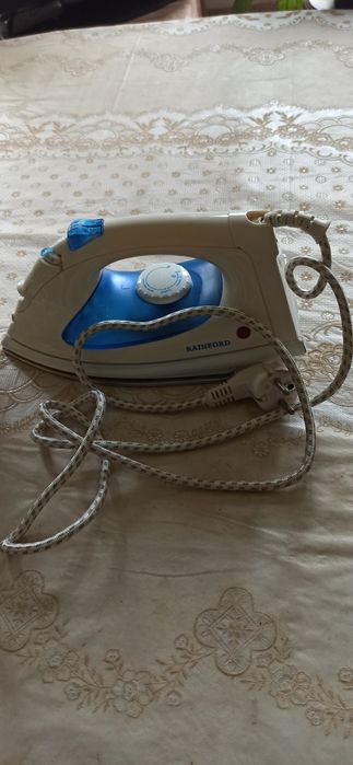 Продам утюг rainford 1600w