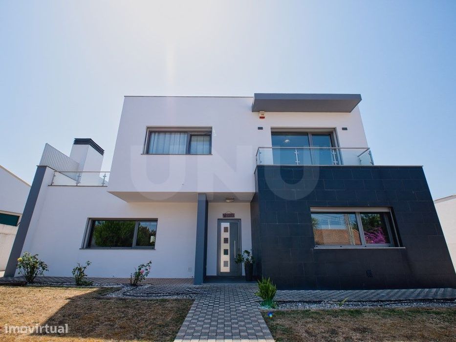 Moradia T4 para venda, com Guest House, em Cadaval