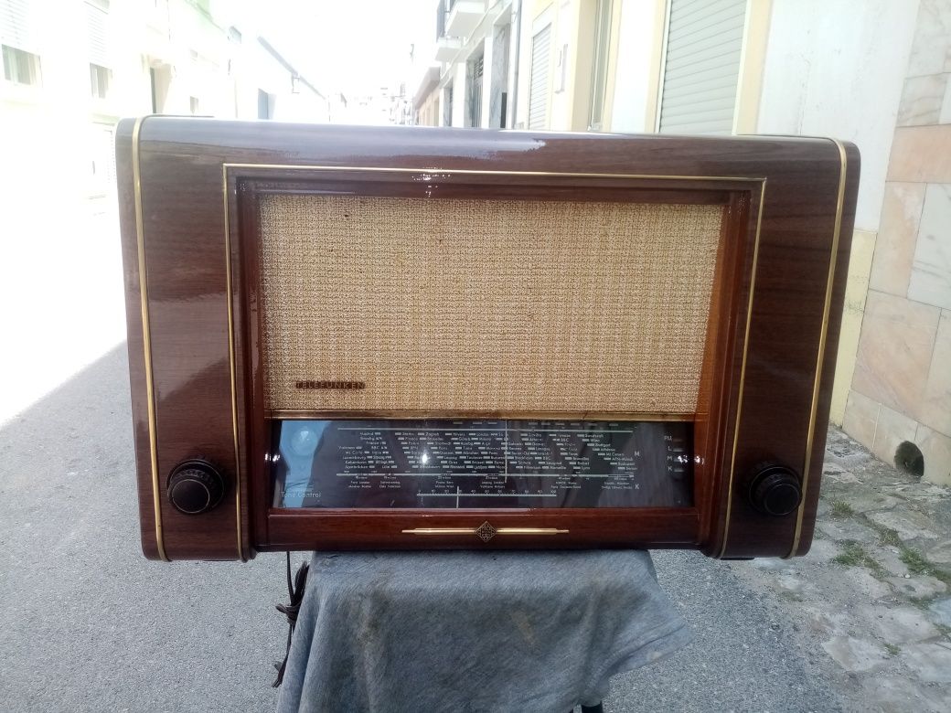 Radio antigo TELEFUNKEN