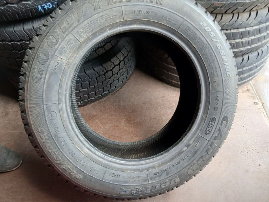 205/65/15c 1 sztuka całoroczna Goodyear Cargo Vector z zapasu