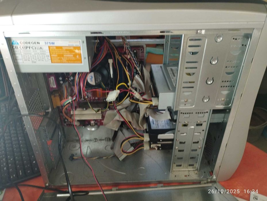 Torre e colunas para computador