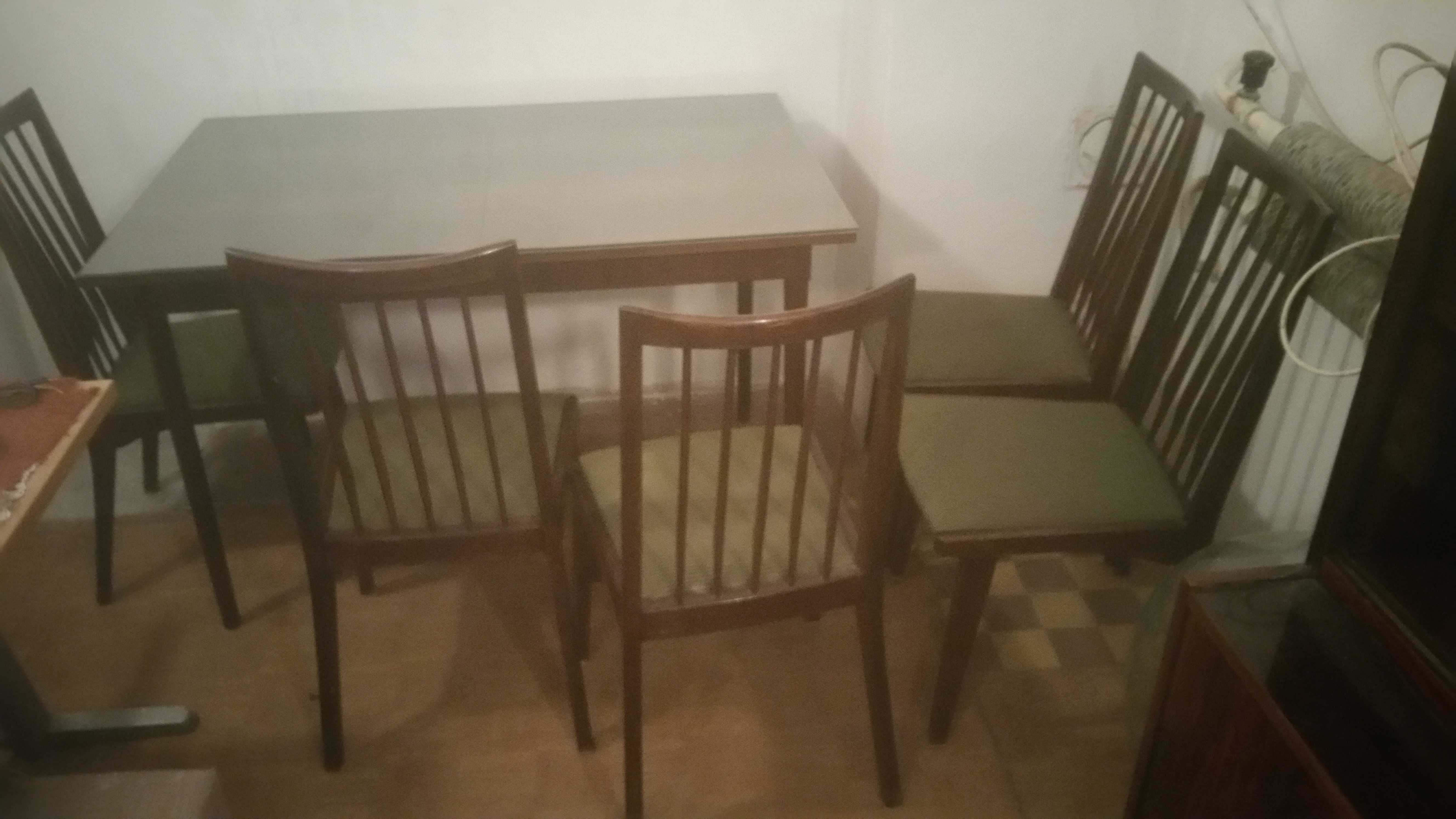 Stół rozsuwany z krzesłami