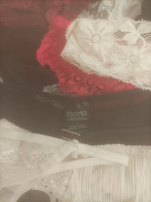 Stringi / majtki damskie S ( 20 szt)