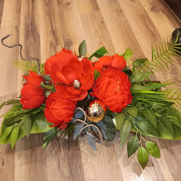 Kompozycja z kwiatów piankowych na grob