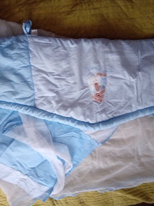 Baldachim do łóżeczka maluszka.