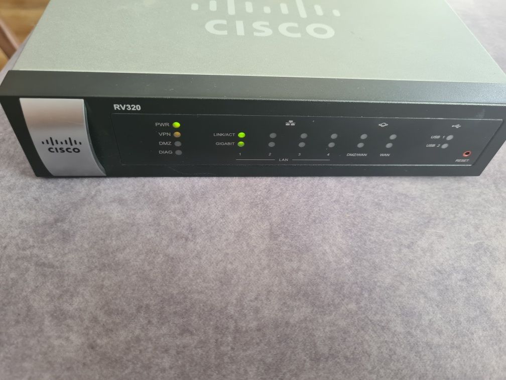 Router Cisco RV 320