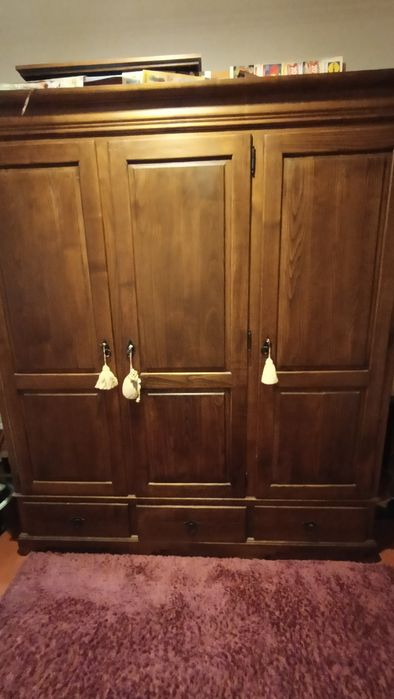 Roupeiro com três portas , madeira de castanho
