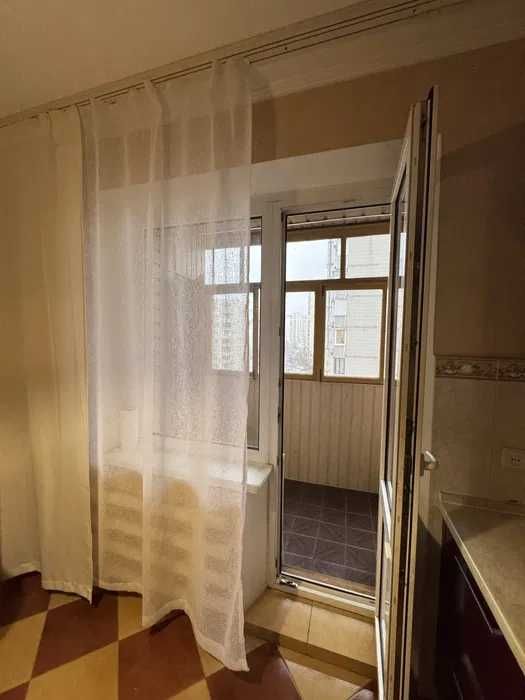 продаж 2 кім Лариси Руденко метро Позняки  Піраміда пр Бажана Безнал