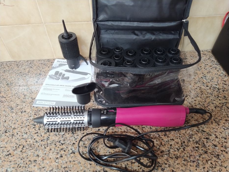 Secador de cabelo com escovas rolos casa quarto apartamento vivenda.