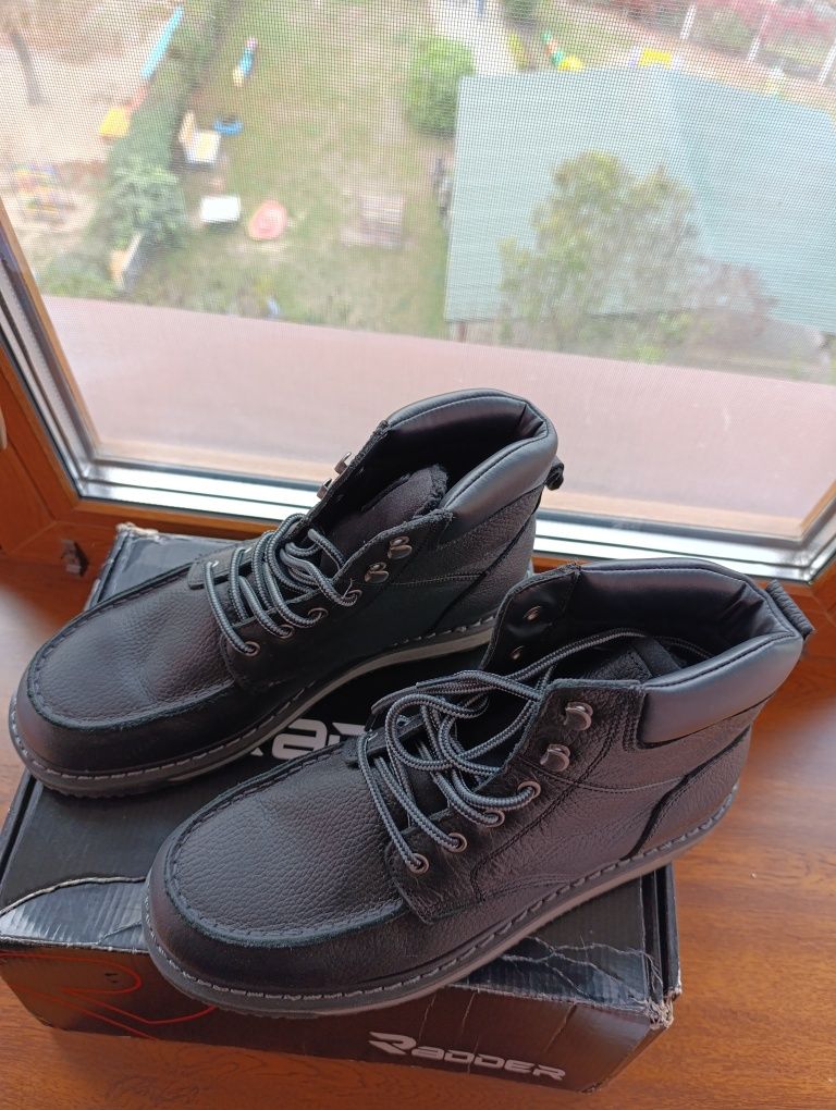 Продам зимние ботинки Radder