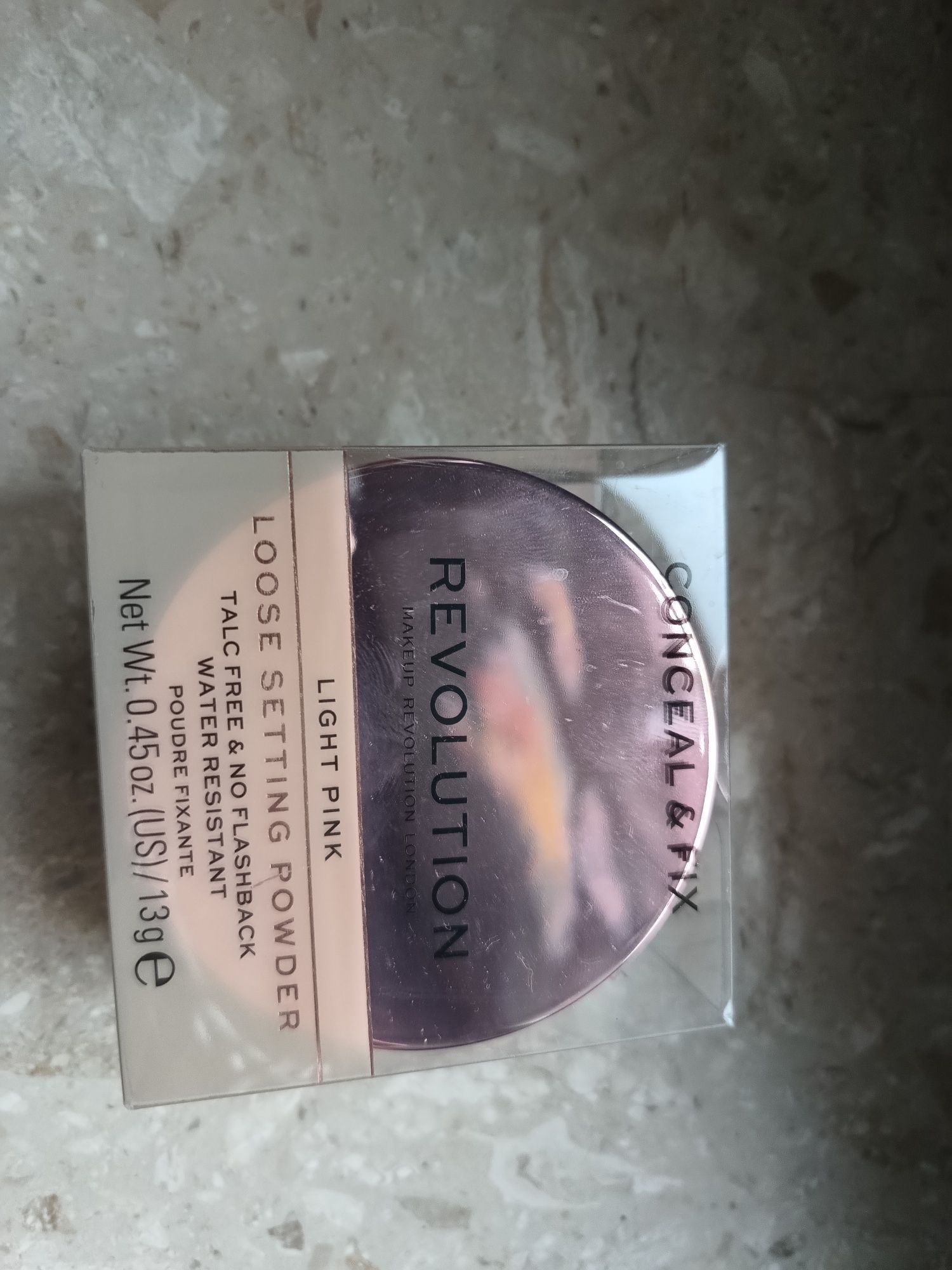 Puder makeup revolution medium yellow i light pink