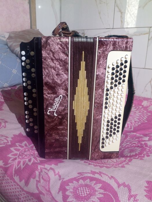 Продам баяны Киров и Украина в хорошему стані.