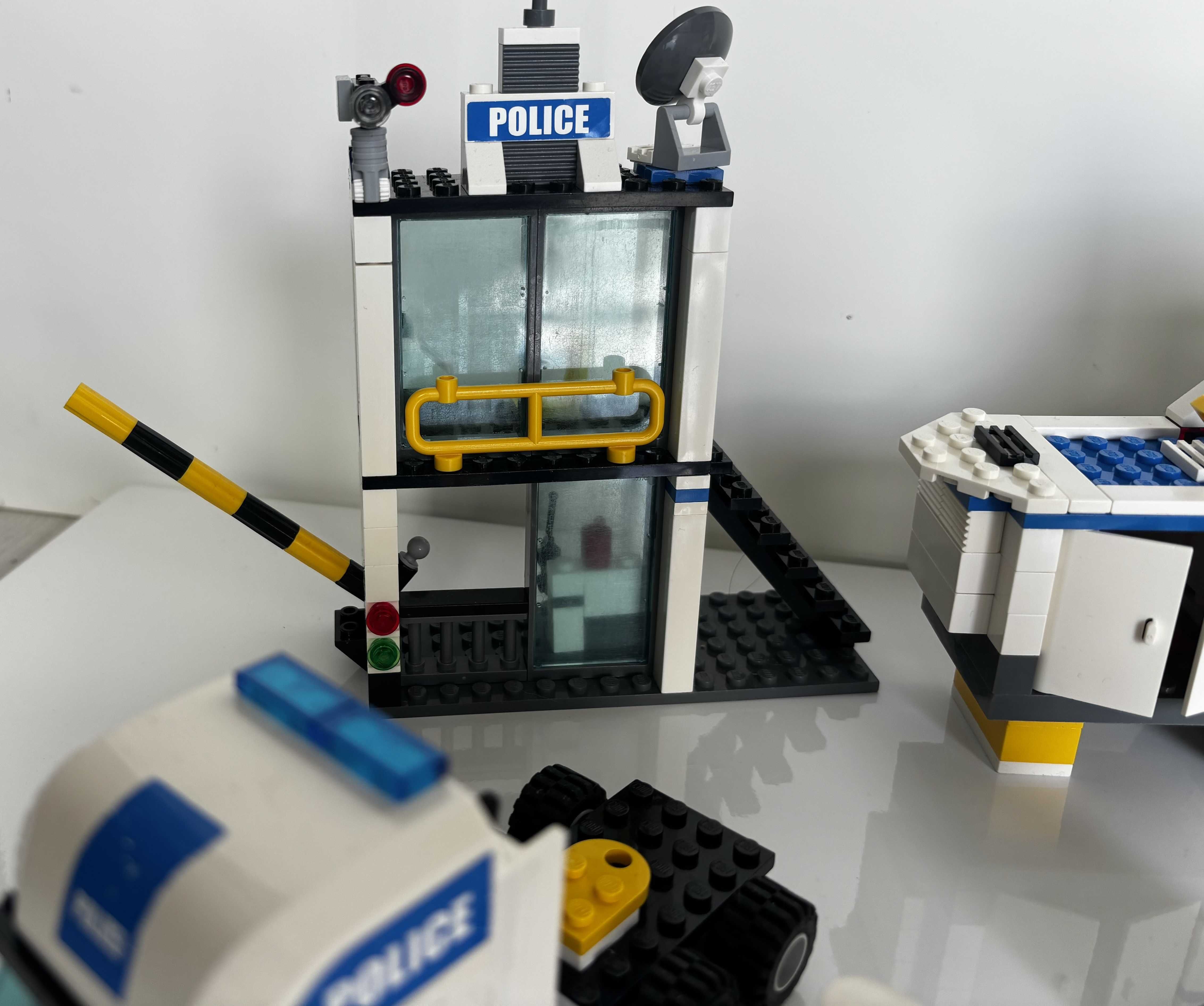 Lego City 7743 Policja ogromna ciężarówka mobilny komisariat