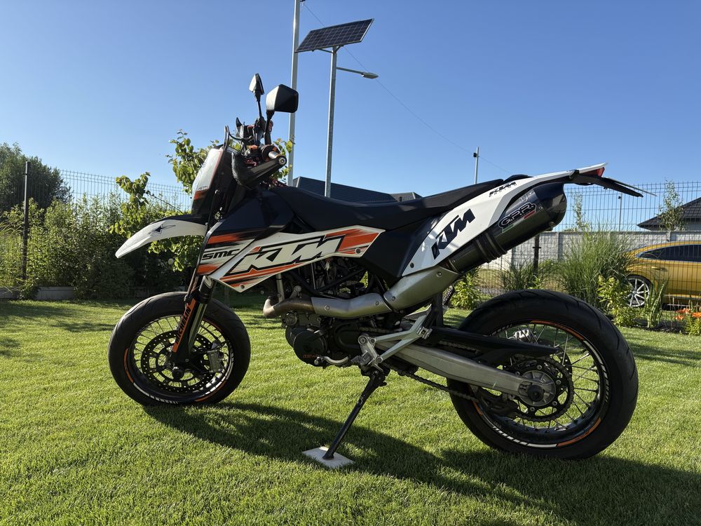 KTM 690 SMC supermoto