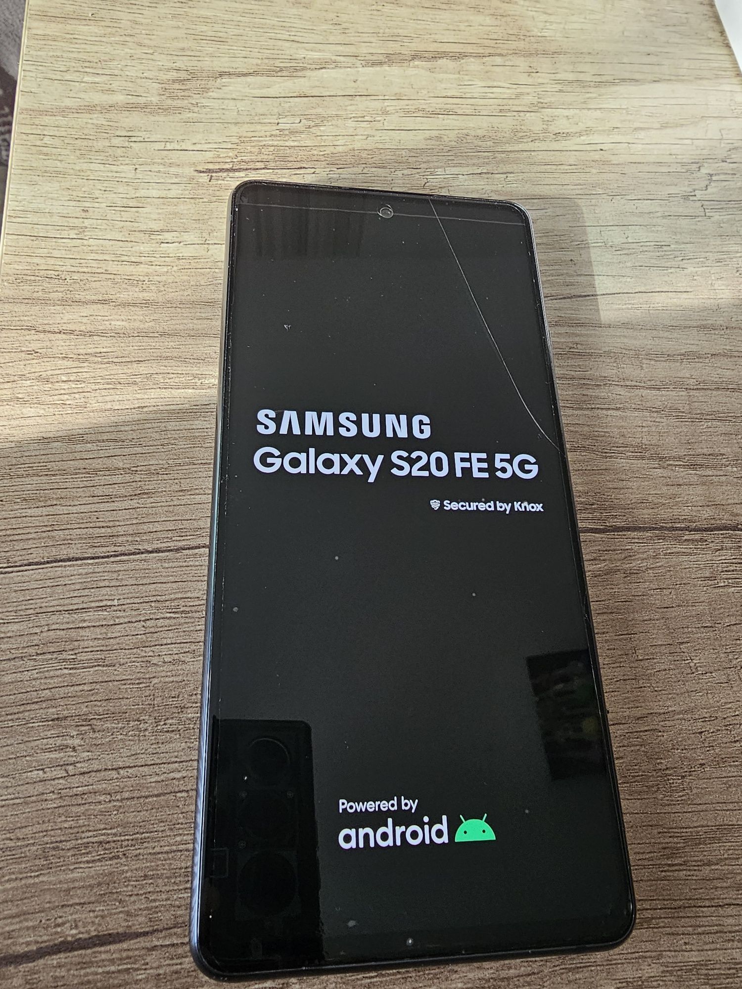 Samsung Galaxy S20 FE 5g 6/128 sprawny z jednym minusem