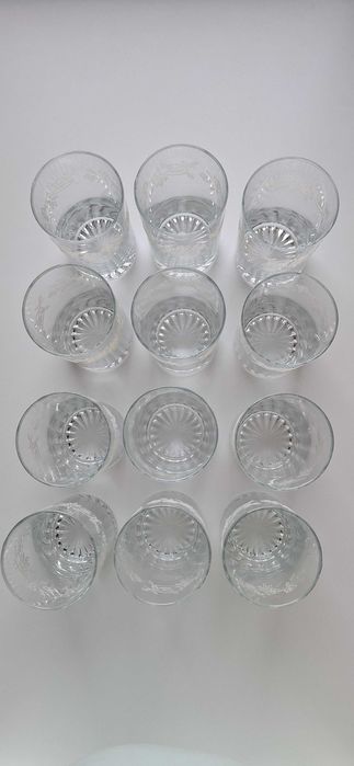 Zestaw 12 szklanek ozdobnych