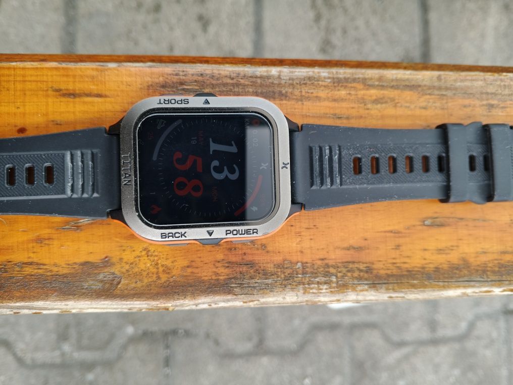 Smartwatch MAXCOM FW67 Titan Pro Pomarańczowy