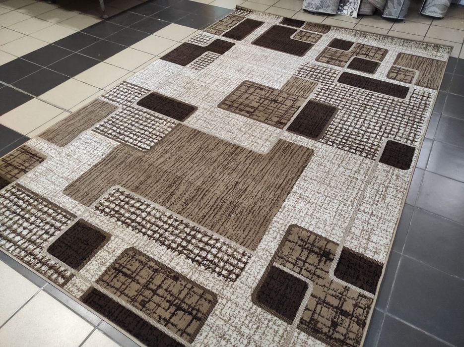 Килим 2х3  нові килими , є різні розміри, 2.50х3.50, 1.40х2 і так далі