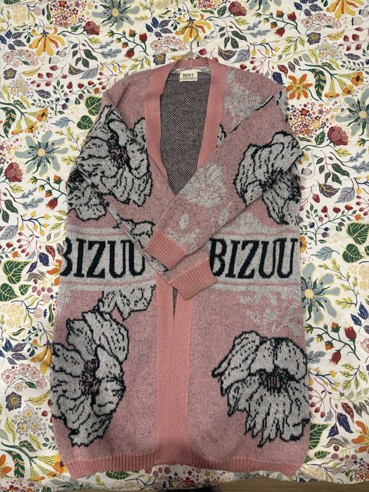 Kardigan Bizuu.
