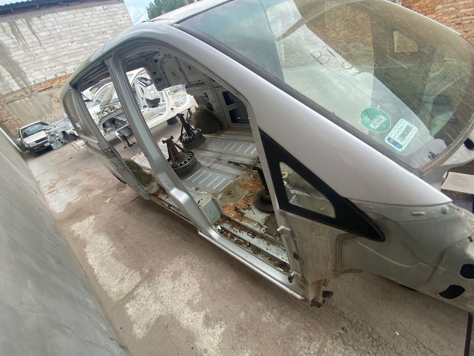 Кузов Віто 639 порезка кузова Mercedes Vito W639 четверть лонжерон