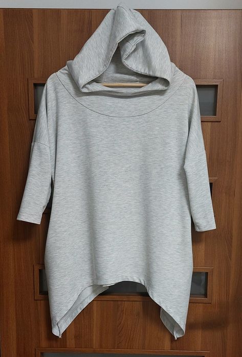 Asymetryczna bluza damska z kapturem jasna szara rozmiar uniwersalny