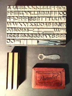 VICTORIA TYPOGRAPH - D.R.G.M. - estojo de tipografia - 19x14,2x5 cm/s