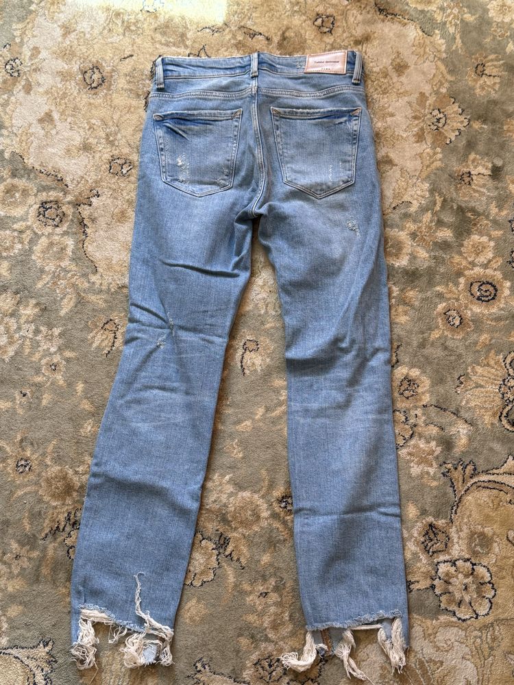 Джинси ZARA, розмір S, у гарному стані
