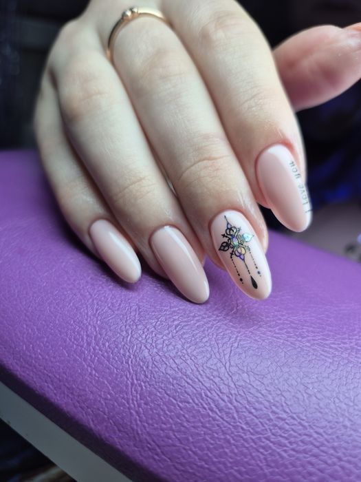 Маникюр Роганский жилмассив