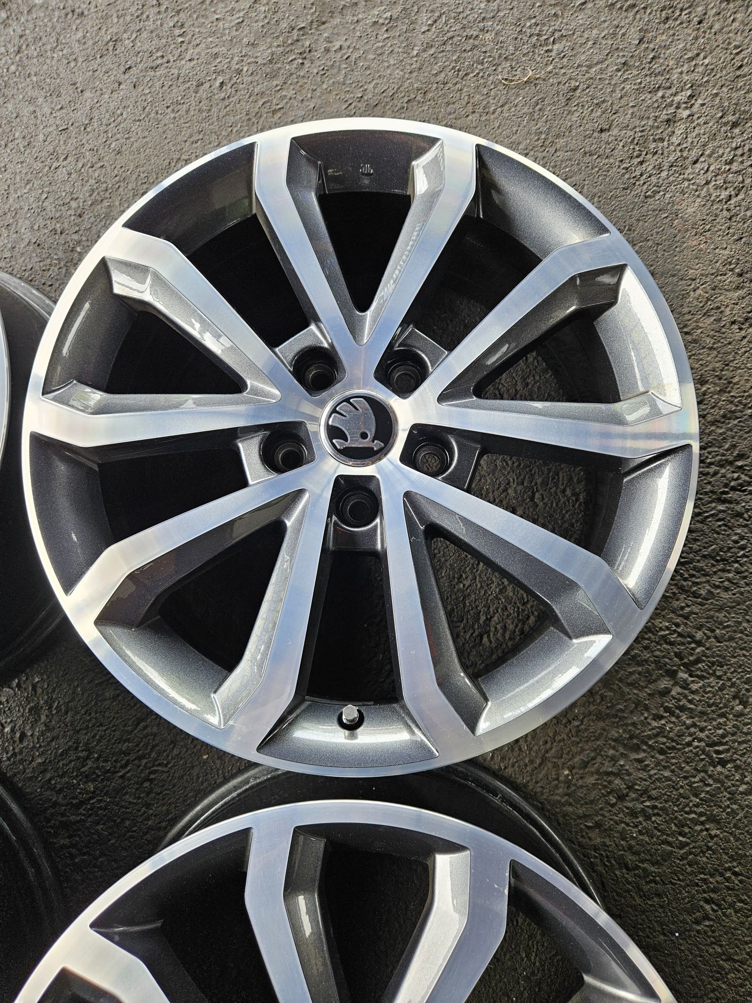 Alufelgi Felgi Skoda Octavia RS 17 Cali 5x112 7J17 ET49