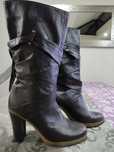 Botas confortáveis em pele