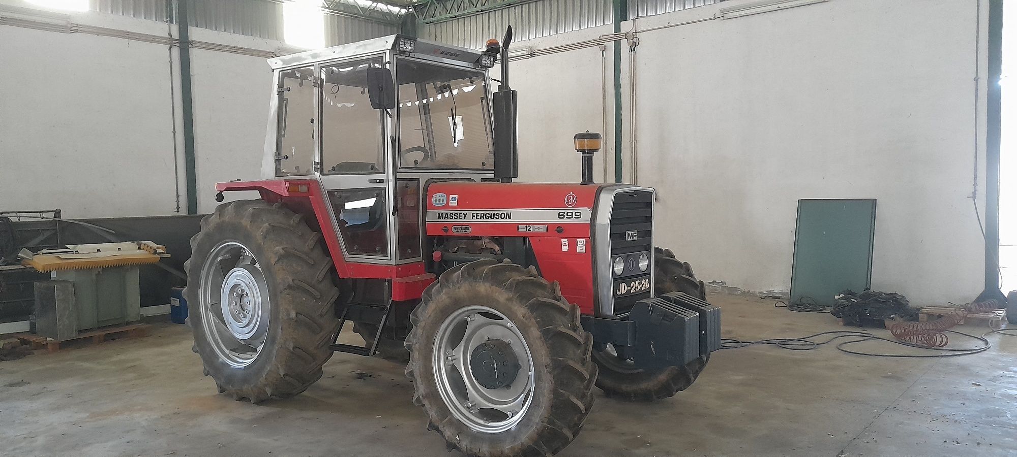 Tractor Massey Ferguson 699