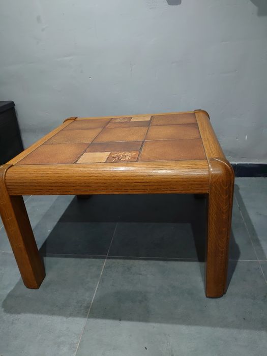 Stolik z płytkami PRL