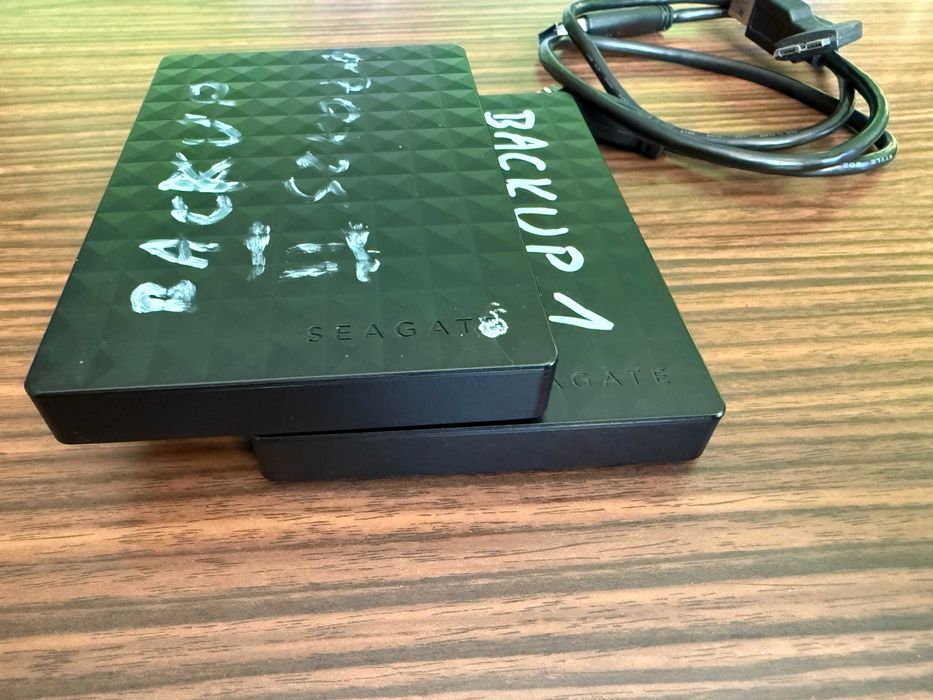 2x dysk zewnętrzny Seagate każdy po 2TB (w sumie 4TB) polecam