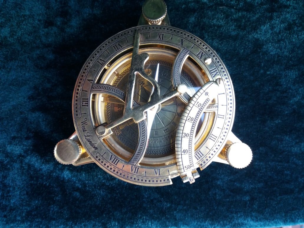 Солнечные часы компас моряку