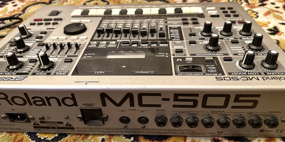 Roland MC 505 groovebox