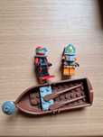 Lego, nurkowie i łódka piracka