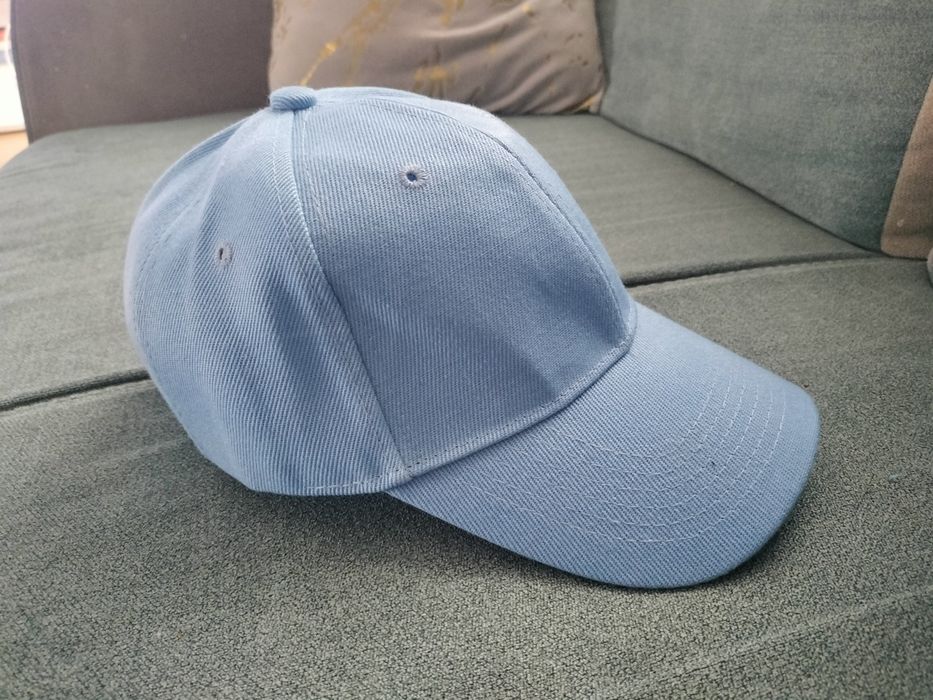 Nowa błękitna czapka